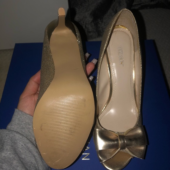 Gold Sparkly Heels with Bow - Picture 4 of 6